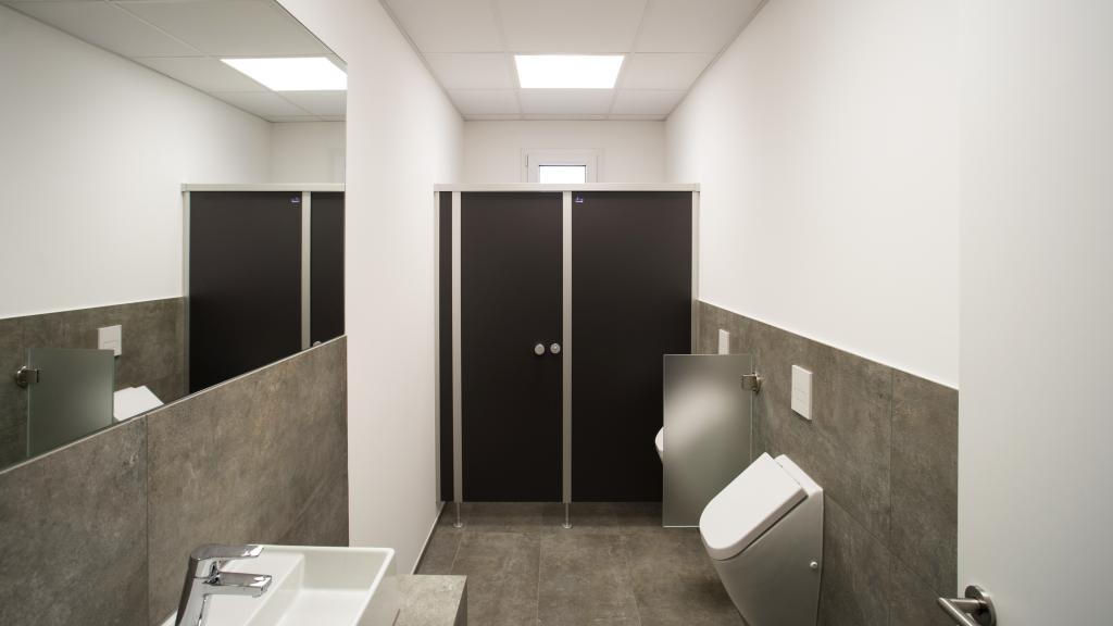 Sanitary area in Optirent's modular administration building