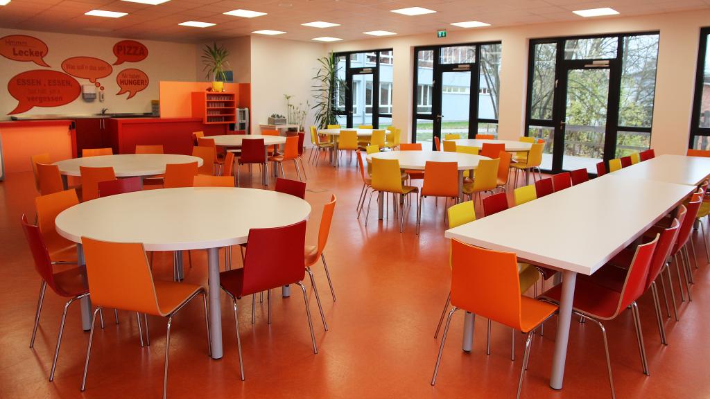 Cafétéria Cantine avec salle de repos de l'école et garde pendant toute la journée de Külsheim